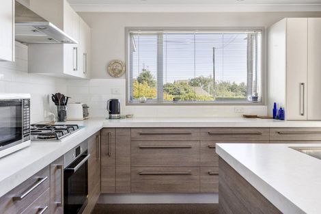 Photo of property in 2/30 Ingle Avenue, Waipahihi, Taupo, 3330