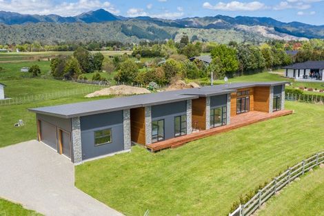 Photo of property in 26 Oriwa Lane, Levin, 5571