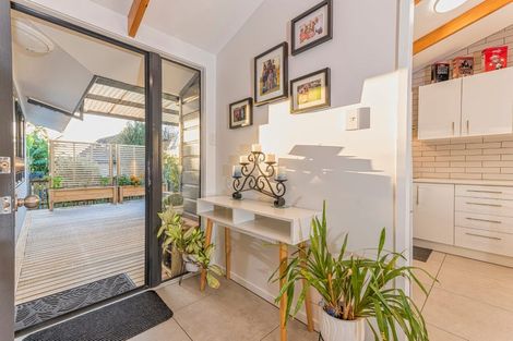 Photo of property in 32 Glucina Avenue, West Harbour, Auckland, 0618