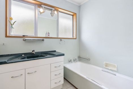 Photo of property in 27 Hunter Crescent, Wanaka, 9305