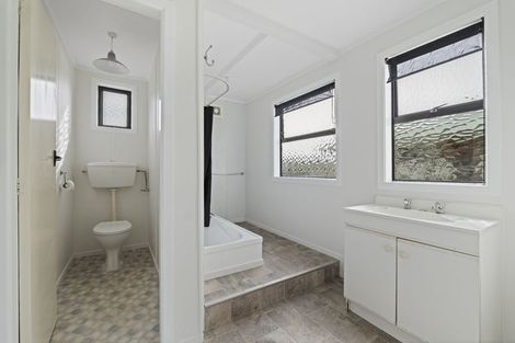 Photo of property in 3 Arawa Street, Welbourn, New Plymouth, 4312