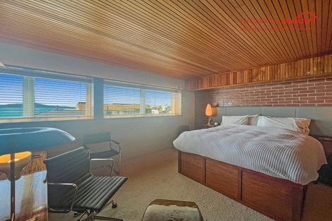 Photo of property in Seaview Apartments, 5/64 Milford Road, Milford, Auckland, 0620