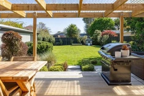 Photo of property in 215 Avonhead Road, Avonhead, Christchurch, 8042