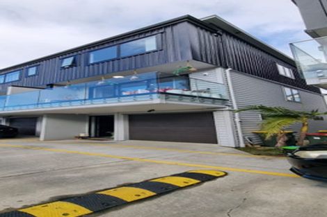 Photo of property in 3/19 Kingdale Road, Henderson, Auckland, 0610