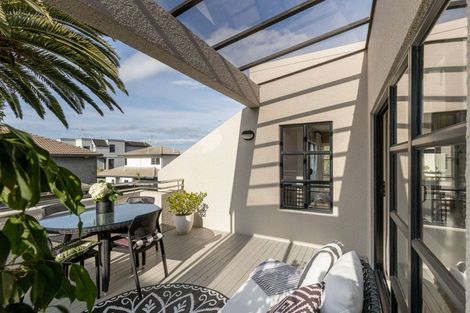 Photo of property in 21a Sunbrae Grove, Mount Maunganui, 3116