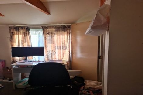 Photo of property in 2/52 Harrington Road, Henderson, Auckland, 0610