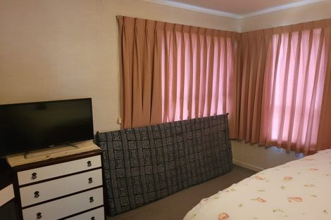 Photo of property in 15 Tiki Street, New Lynn, Auckland, 0600