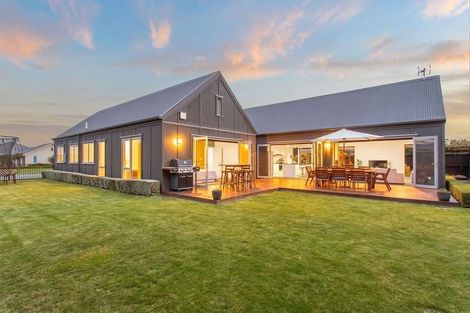 Photo of property in 7 Huntingdon Drive, Rangiora, 7400