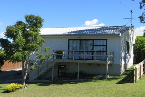Photo of property in 1/10 Sumich Place, West Harbour, Auckland, 0618