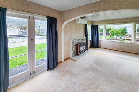 Photo of property in 30 Karamu Crescent, Wainuiomata, Lower Hutt, 5014