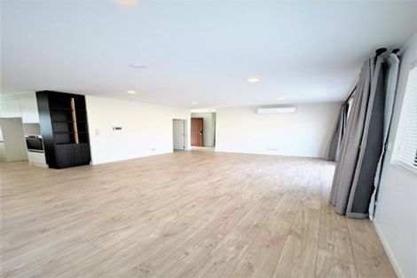 Photo of property in 12 William Calvert Drive, Swanson, Auckland, 0614