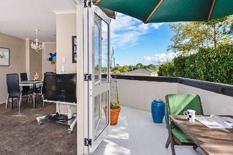 Photo of property in 1/378 East Coast Road, Sunnynook, Auckland, 0630