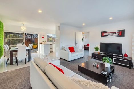 Photo of property in 15 Russett Grove, Henderson, Auckland, 0612