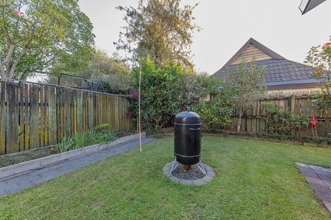 Photo of property in 32 Glucina Avenue, West Harbour, Auckland, 0618