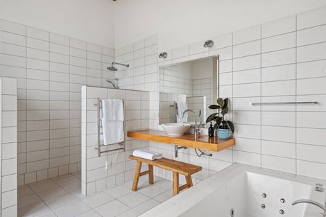 Photo of property in 6 Thompson Road, Bluff Hill, Napier, 4110