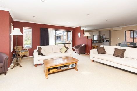 Photo of property in 2 Thomson Avenue, Dinsdale, Hamilton, 3204