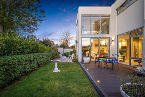 Photo of property in 10 Garreg Road, Fendalton, Christchurch, 8052