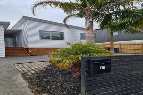 Photo of property in 43 Renata Crescent, Te Atatu Peninsula, Auckland, 0610