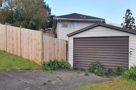 Photo of property in 16 Kemp Road, Massey, Auckland, 0614