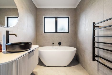 Photo of property in 11 Nottingham Place, Northcross, Auckland, 0630