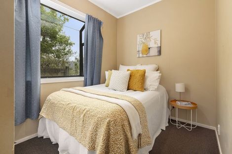 Photo of property in 16 Tawa Terrace, Tawa, Wellington, 5028