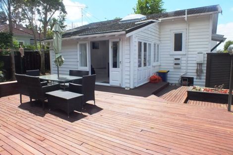 Photo of property in 34 Onewa Road, Northcote Point, Auckland, 0627