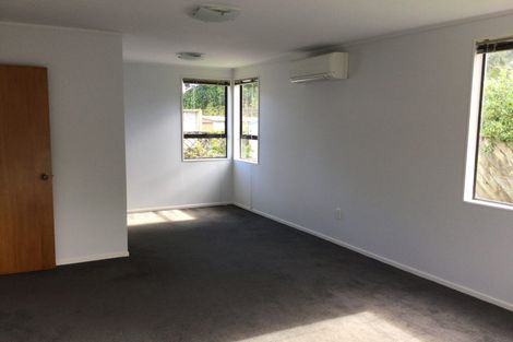 Photo of property in 7 Vardon Road, Green Bay, Auckland, 0604