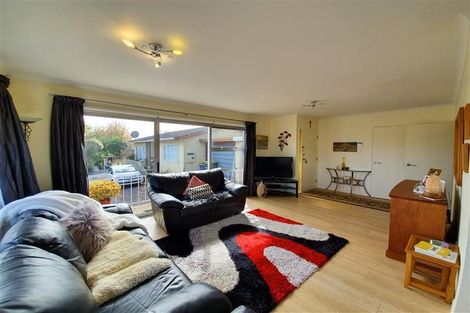 Photo of property in 18a/2 Sherwood Avenue, Te Atatu South, Auckland, 0610