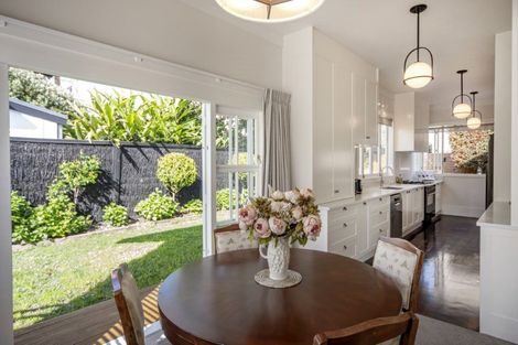 Photo of property in 1a Glen Road, Stanley Point, Auckland, 0624