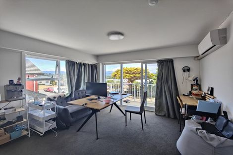 Photo of property in 32u2 Akaroa Drive, Maupuia, Wellington, 6022