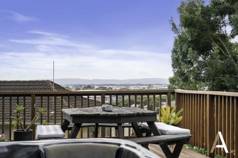 Photo of property in 42 Banyan Drive, Totara Heights, Auckland, 2105