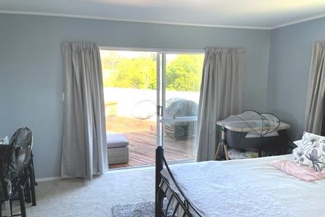 Photo of property in 35 Rifleman Rise, Unsworth Heights, Auckland, 0632