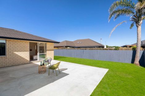 Photo of property in 16 Ripple Grove, Waiuku, 2123