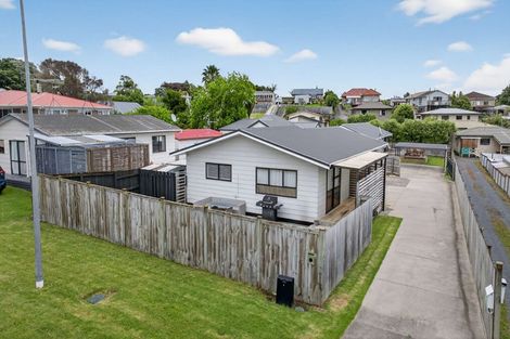 Photo of property in 17 Mellsop Avenue, Waiuku, 2123