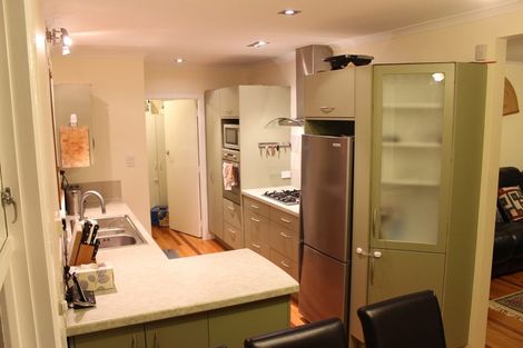 Photo of property in 6 Warren Street, Paparangi, Wellington, 6037