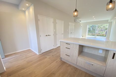 Photo of property in 39 Kaimai Avenue, Massey, Auckland, 0614