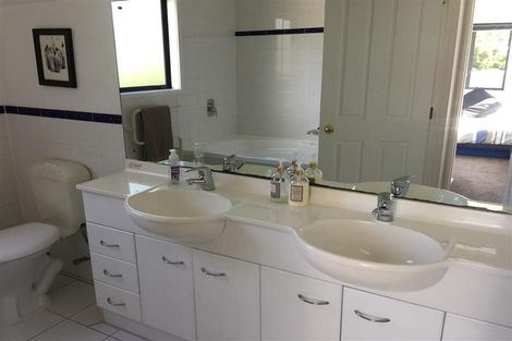Photo of property in 40 Lyons Avenue, Murrays Bay, Auckland, 0630