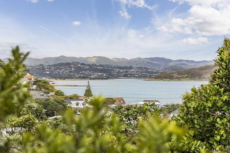 Photo of property in 35 Airlie Road, Plimmerton, Porirua, 5026