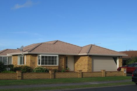 Photo of property in 42 Lakeside Drive, Orewa, 0931