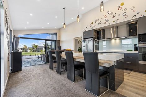 Photo of property in 25 Waitemata Drive, One Tree Point, 0118
