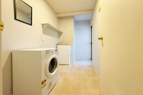 Photo of property in 2/252 East Coast Road, Forrest Hill, Auckland, 0620