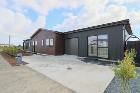 Photo of property in 13 Ngakau Road, Karaka, 2113