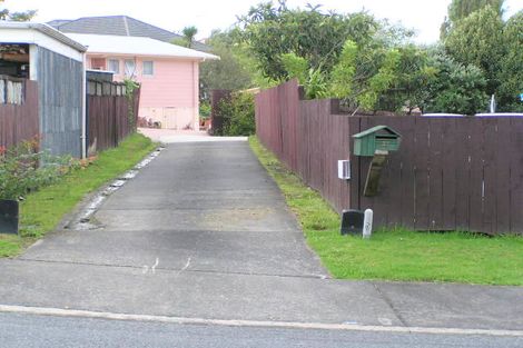 Photo of property in 27 Garton Drive, Massey, Auckland, 0614