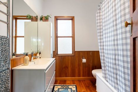 Photo of property in 71 Severn Street, Island Bay, Wellington, 6023