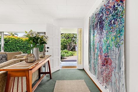 Photo of property in 39 Harbour View Road, Point Wells, 0986