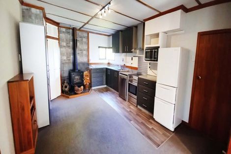 Photo of property in 33 Clifden Highway, Tuatapere, 9620