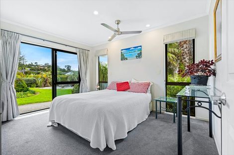 Photo of property in 41 Whangaparaoa Road, Red Beach, 0932