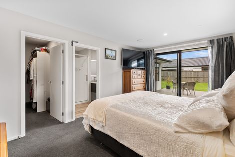 Photo of property in 17 Rodeo Place, Outram, 9019