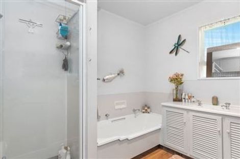 Photo of property in 1 Linklater Avenue, Bellevue, Tauranga, 3110