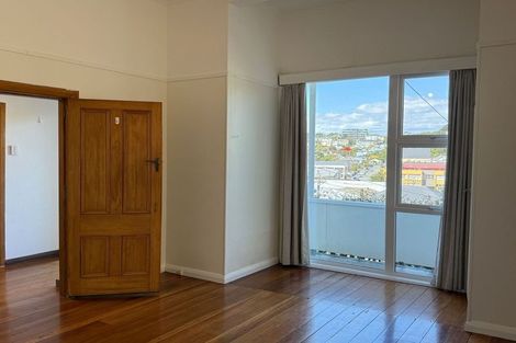 Photo of property in 37 Ara Paiwhenua, Tawa, Wellington, 5028